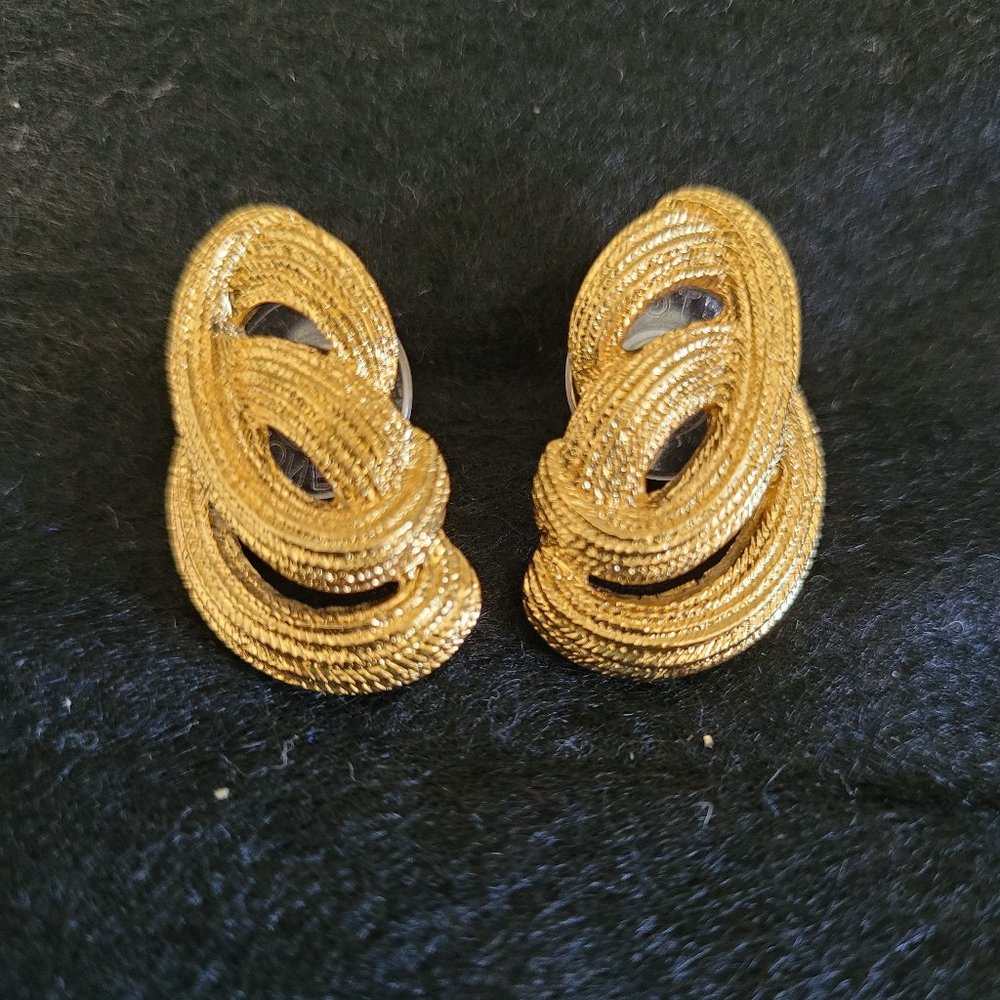 Monet vintage gold tone rope coil earrings for pierced ears